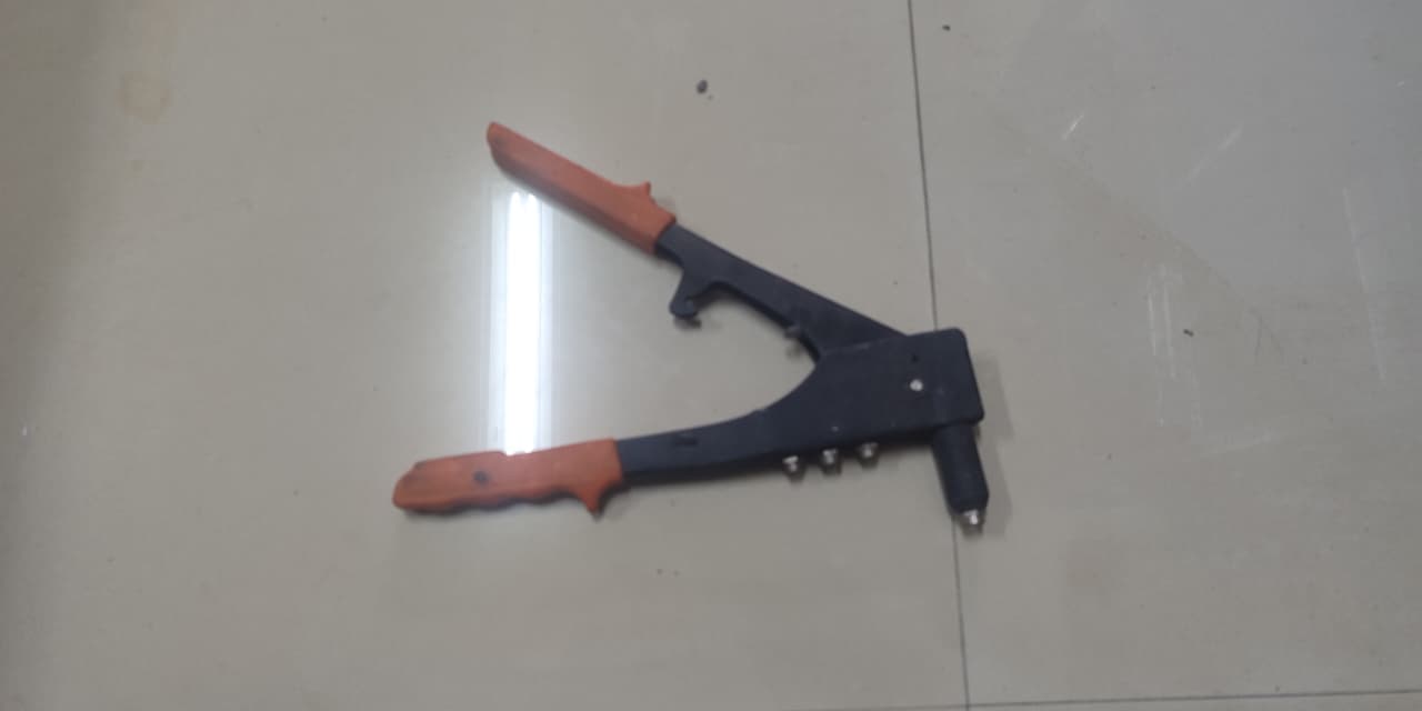 TANG RIVET