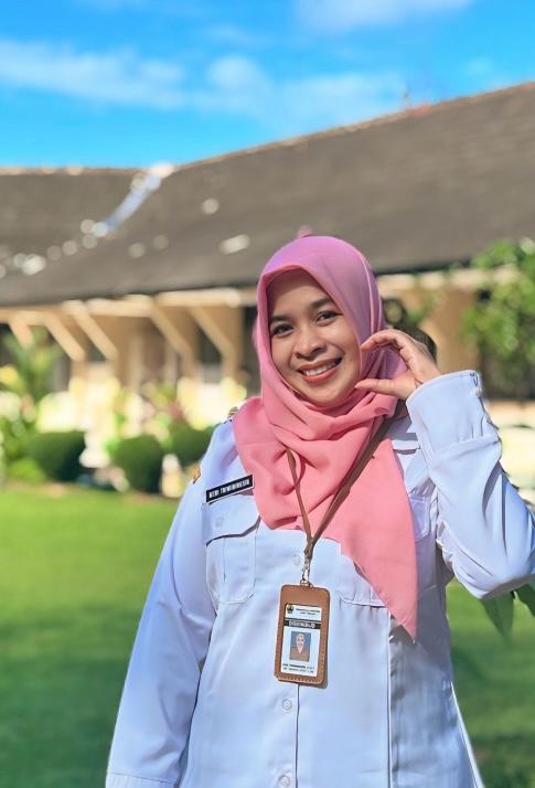Heni Triwiningsih, S.Pd.T.